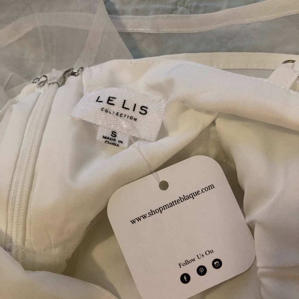 Le Lis white babydoll mini dress. Size small. NWT - Picture 10 of 10